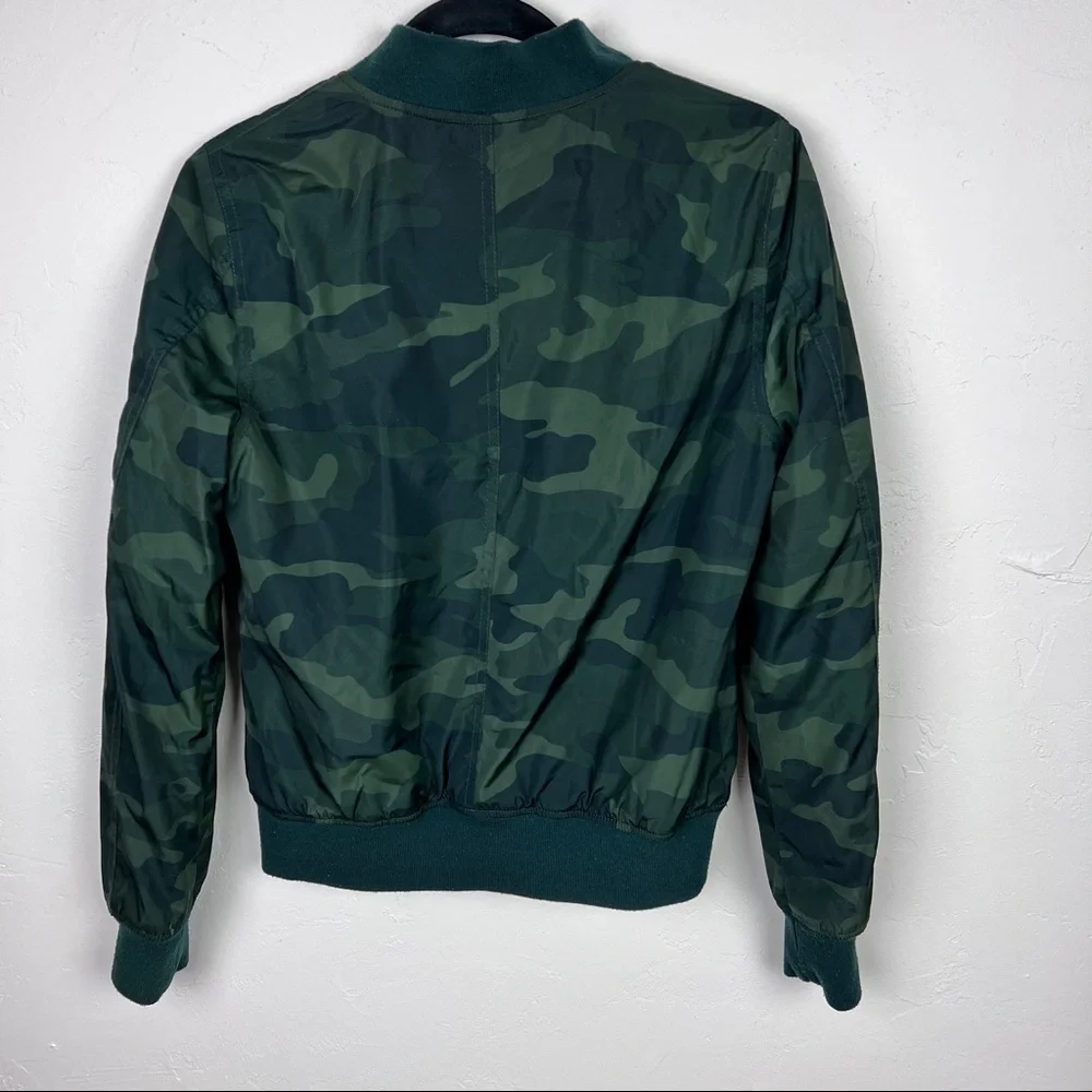 Garage women's camo bomber jacket small